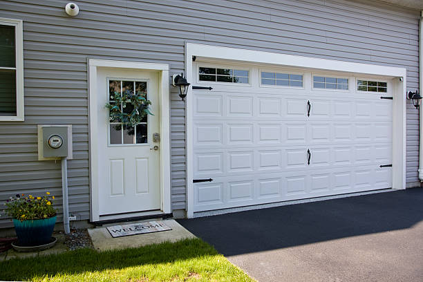 24/7 Emergency Garage Door Panel Replacement experts in Signal Hill, CA